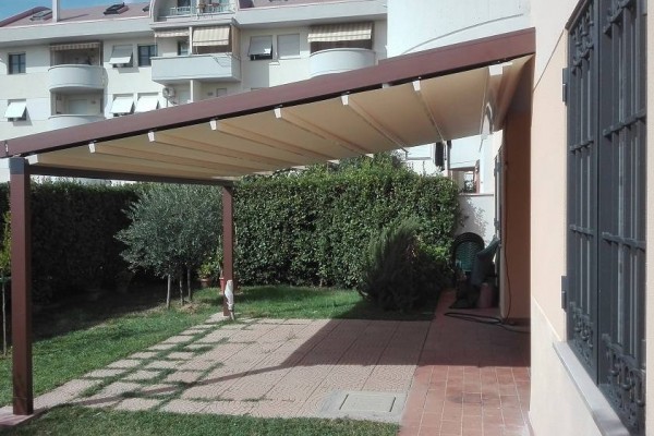 Pergola per copertura in giardino