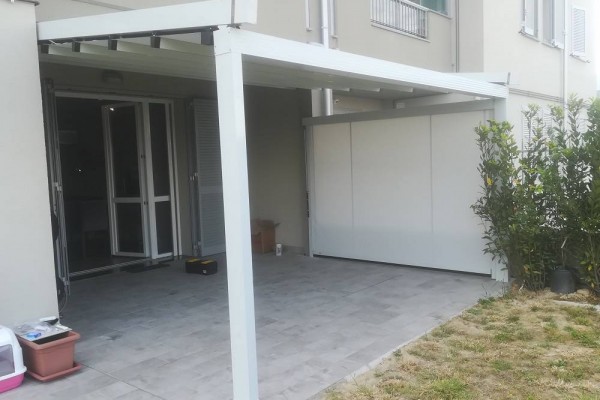 Pergola Med Jeans Gibus con lato chiuso